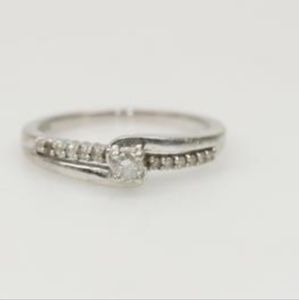 10kt White Gold Diamond Ring